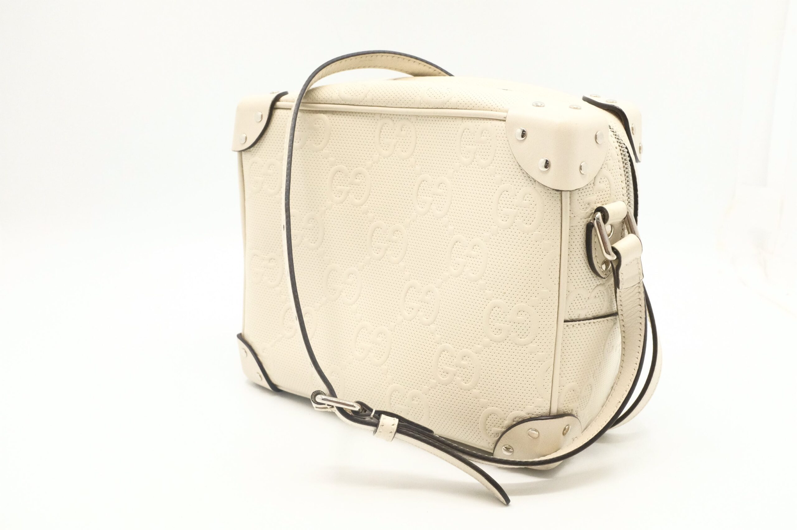 Gucci Trunk Crossbody in Off-White Leather